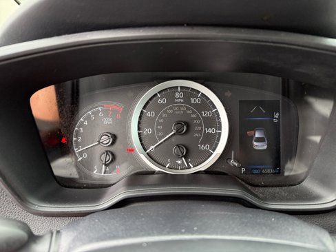 Used 2022 Toyota Corolla LE image 11