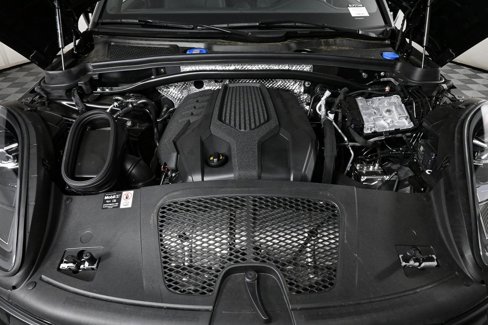 Certified 2025 Porsche Macan image 34