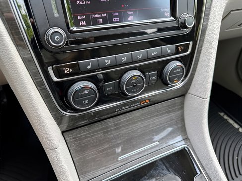 Used 2018 Volkswagen Passat 2.0T SE image 17