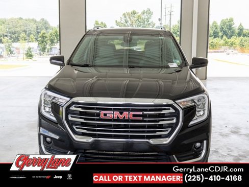 Used 2024 GMC Terrain SLT image 2