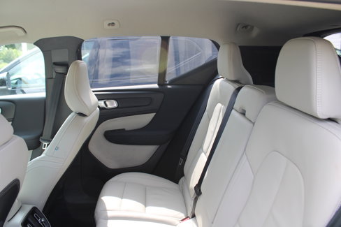 Used 2022 Volvo XC40 T5 Momentum image 33