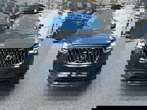 Certified 2022 Volvo XC90 T6 Momentum w/ Climate Package image 1