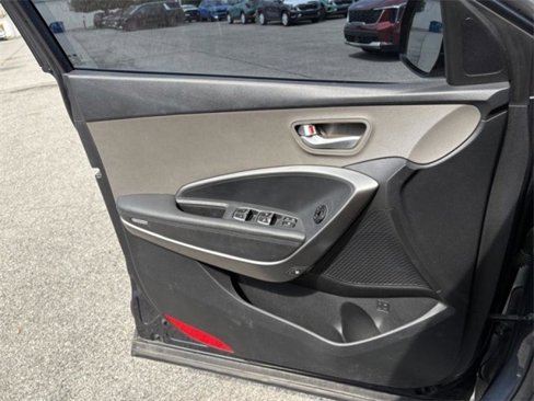 Used 2017 Hyundai Santa Fe Limited image 21