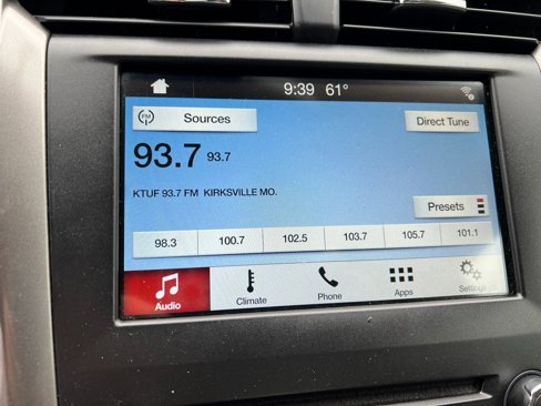 Used 2018 Ford Fusion SE w/ Fusion SE Technology Package image 14