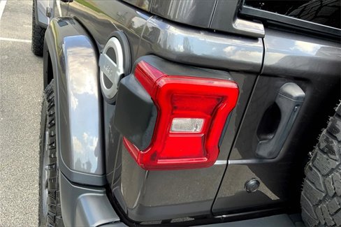 Used 2018 Jeep Wrangler Unlimited Sahara image 27