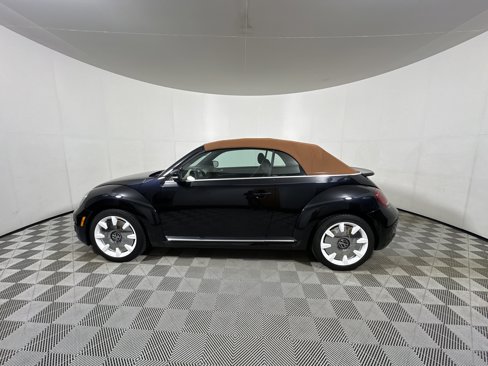 Used 2019 Volkswagen Beetle 2.0T image 4