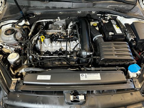 Used 2019 Volkswagen Golf S image 23