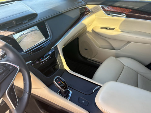 Used 2018 Cadillac XT5 Luxury w/ Driver Awareness Package image 17
