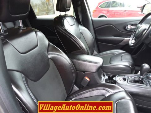 Used 2019 Jeep Cherokee Latitude Plus w/ Cold Weather Group image 29