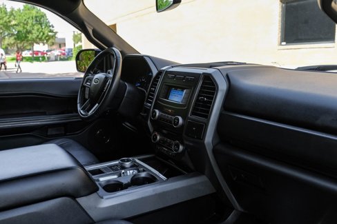 Used 2018 Ford Expedition XLT image 27