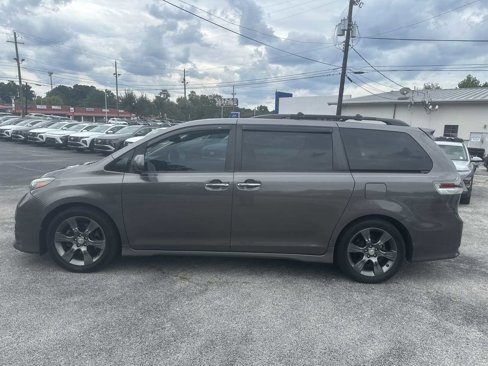 Used 2016 Toyota Sienna SE Premium image 8