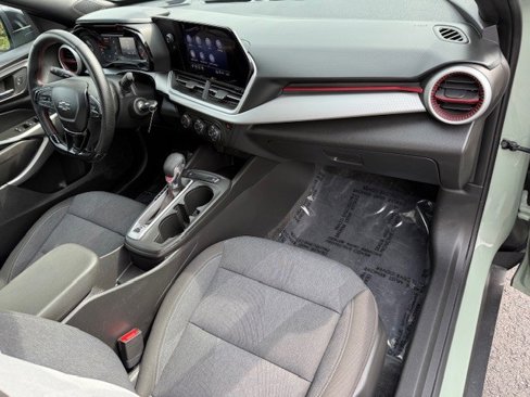 Used 2024 Chevrolet Trax RS w/ Driver Confidence Package image 17