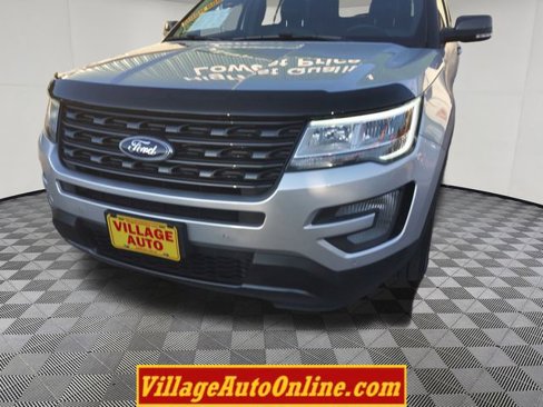 Used 2017 Ford Explorer XLT w/ Equipment Group 202A image 16