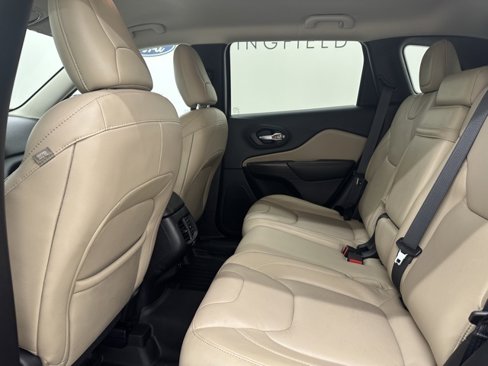 Used 2016 Jeep Cherokee Limited image 16