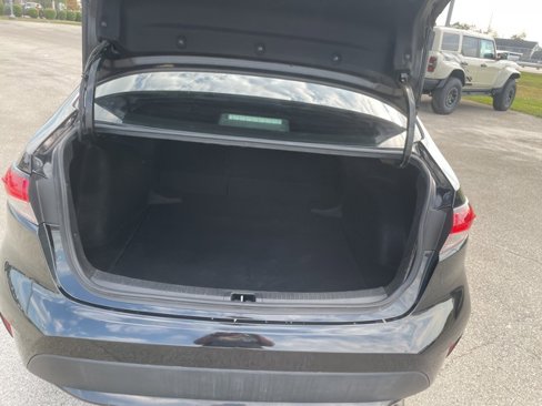 Used 2021 Toyota Corolla LE image 49