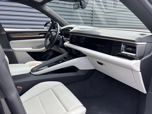 Certified 2024 Porsche Macan 4 Electric image 15