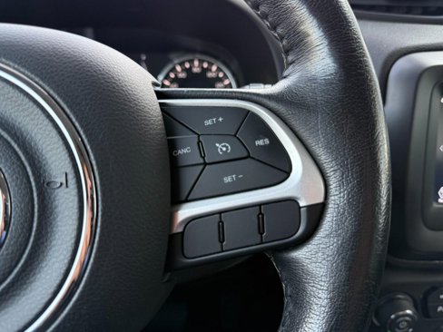 Used 2018 Jeep Renegade Latitude w/ Advanced Technology Group image 28