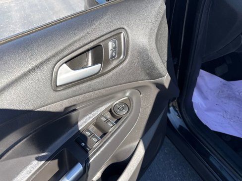 Used 2019 Ford Escape SE image 24