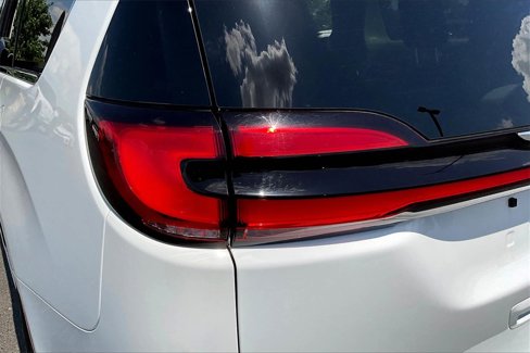 Used 2023 Chrysler Pacifica Touring-L image 20