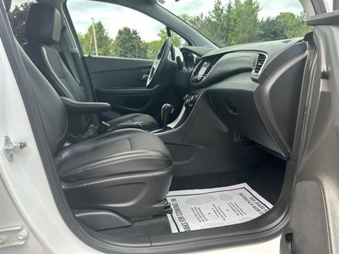 Certified 2022 Chevrolet Trax LT w/ Sport Edition image 32