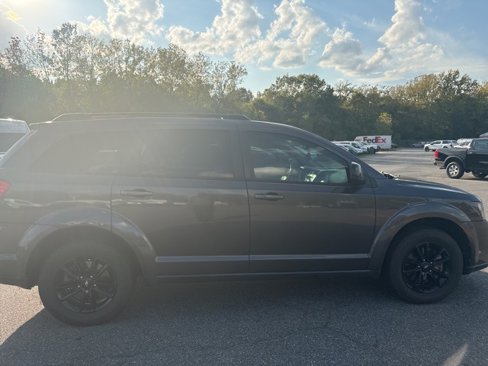 Used 2019 Dodge Journey SE image 5