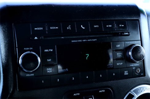 Used 2016 Jeep Wrangler Unlimited Sahara w/ Connectivity Group image 18