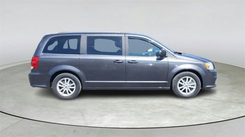 Used 2018 Dodge Grand Caravan SXT w/ Driver Convenience Group image 2