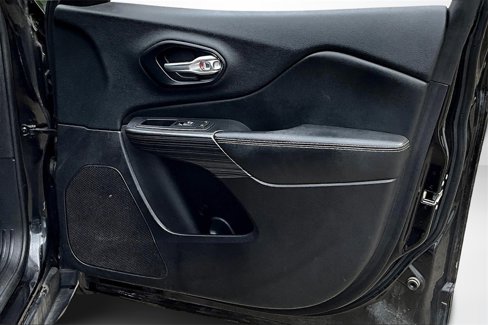 Used 2015 Jeep Cherokee Limited image 25