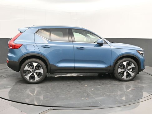 New 2025 Volvo XC40 B5 Core image 8