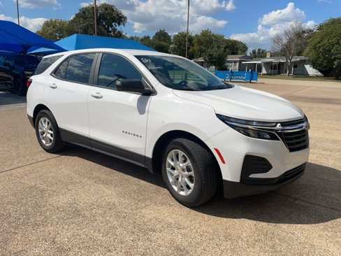 Used 2024 Chevrolet Equinox LS w/ LS Convenience Package image 3