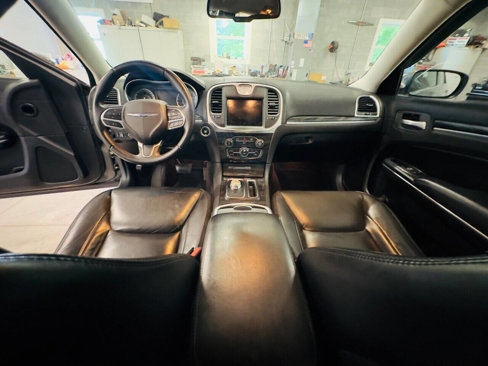 Used 2018 Chrysler 300 Touring L image 16