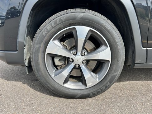 Used 2019 Jeep Cherokee Limited image 8