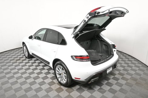 Certified 2025 Porsche Macan image 34