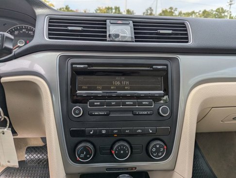 Used 2013 Volkswagen Passat Wolfsburg Edition image 17