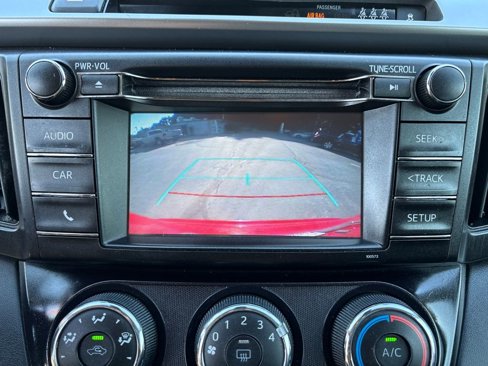 Used 2017 Toyota RAV4 LE image 19
