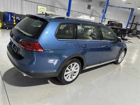 Used 2017 Volkswagen Golf SE image 7