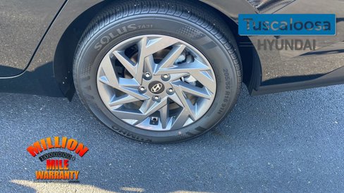 Used 2024 Hyundai Elantra SEL image 12