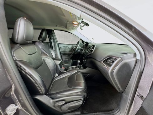 Used 2019 Jeep Cherokee Latitude Plus w/ Cold Weather Group image 31
