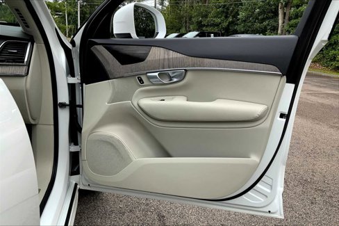 Used 2023 Volvo XC90 B6 Plus w/ Protection Package Premier image 21