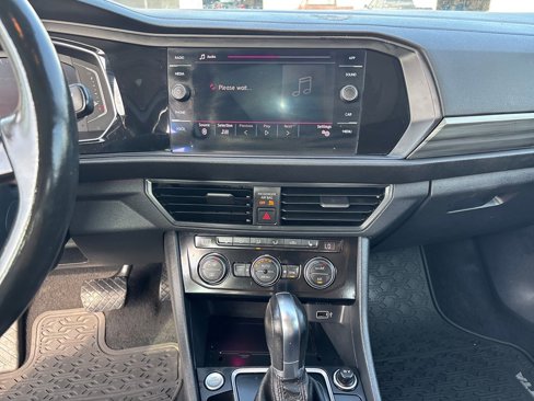 Used 2019 Volkswagen Jetta SEL w/ Cold Weather Package image 18