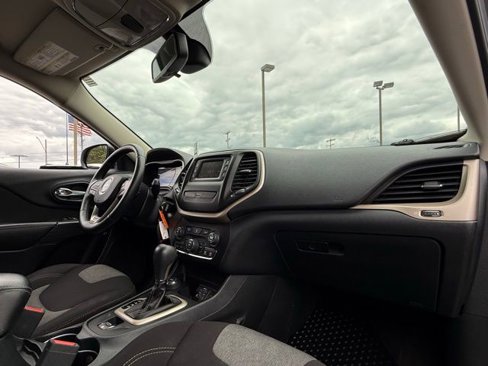 Used 2016 Jeep Cherokee Sport w/ Cold Weather Group image 17