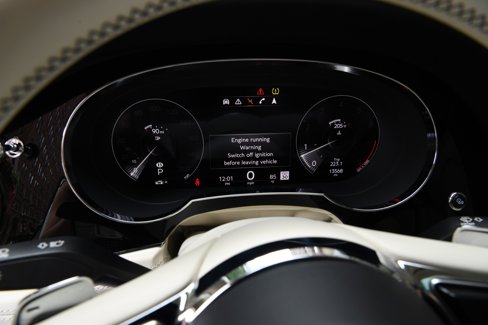 Used 2022 Bentley Bentayga image 17