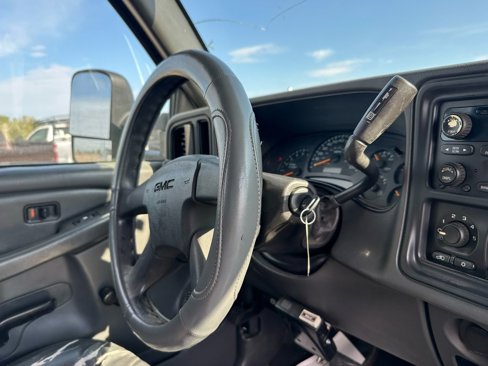 Used 2004 GMC Sierra 2500 SLE w/ Heavy-Duty Power Package image 17