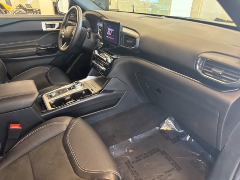 Used 2022 Ford Explorer ST w/ ST Street Pack image 27