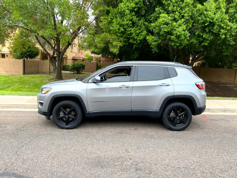 Used 2017 Jeep Compass Limited w/ Navigation Group image 3