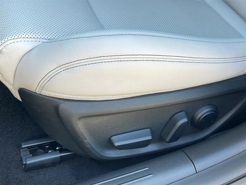 Used 2025 Genesis G70 2.5T image 27