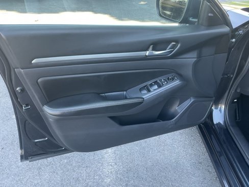 Used 2022 Nissan Altima 2.5 SV image 16