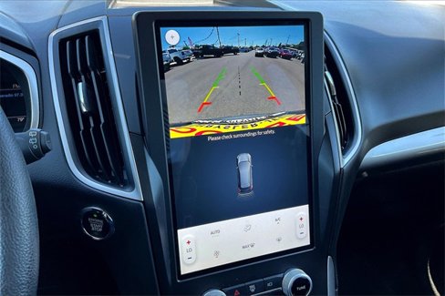 Used 2021 Ford Edge SE w/ Cargo Accessory Package image 21