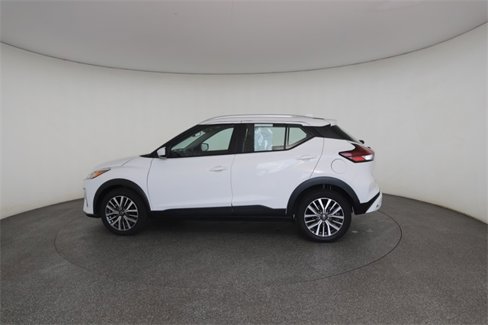 Used 2021 Nissan Kicks SV image 8