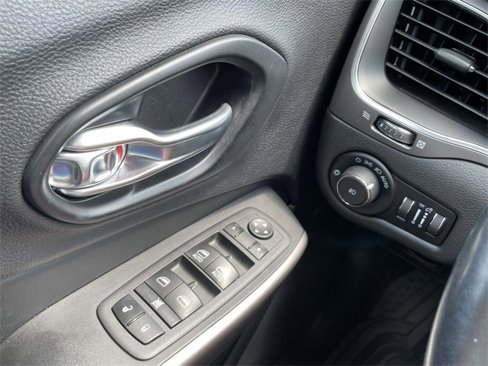 Used 2021 Jeep Cherokee Latitude Lux w/ Sun & Sound Group image 29